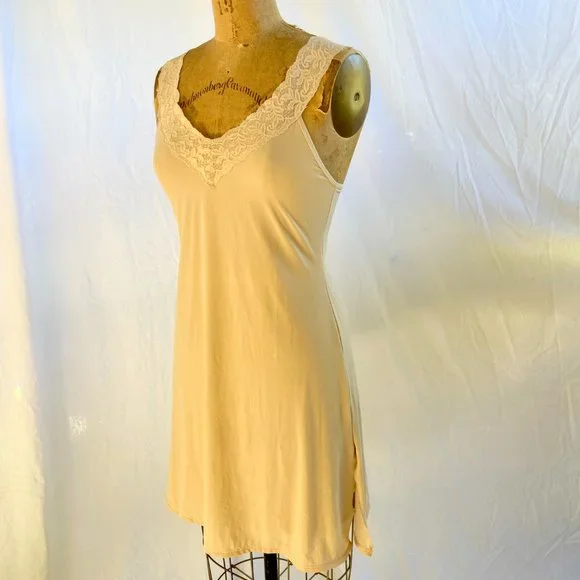 VANITY FAIR Nude Beige Fit Your Body Full Slip Nylon Spandex #10-073 18" 36/42 - Picture 2 of 7